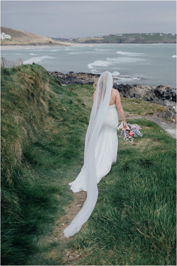 Photos-by-the-beach-with-bride-