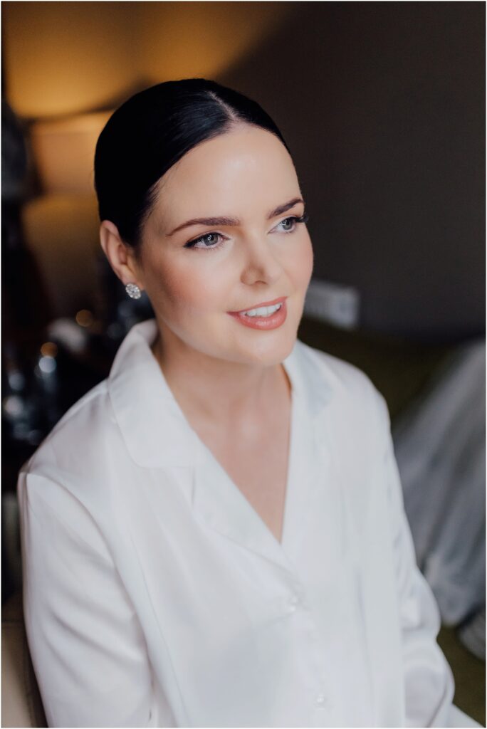 getting-ready-for-wedding-at-maryborough-hotel-bridal-suite